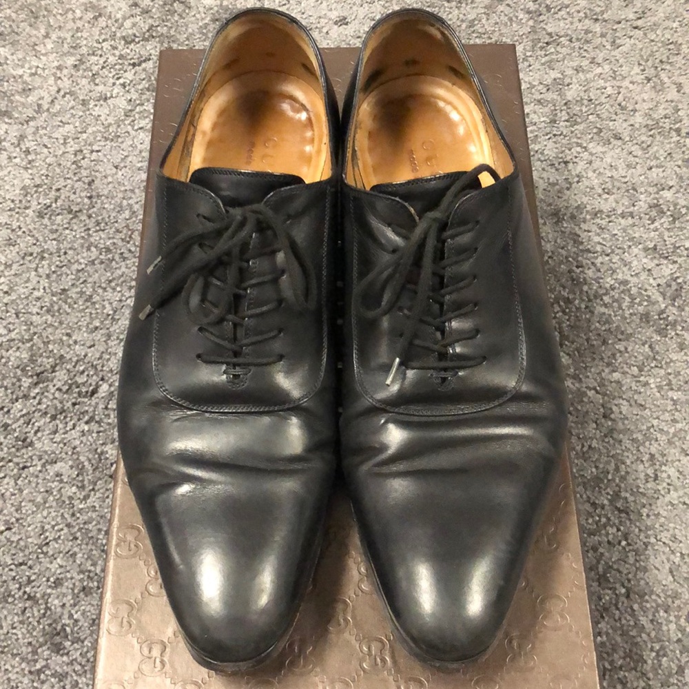 Men’s Gucci black leather lace up shoes